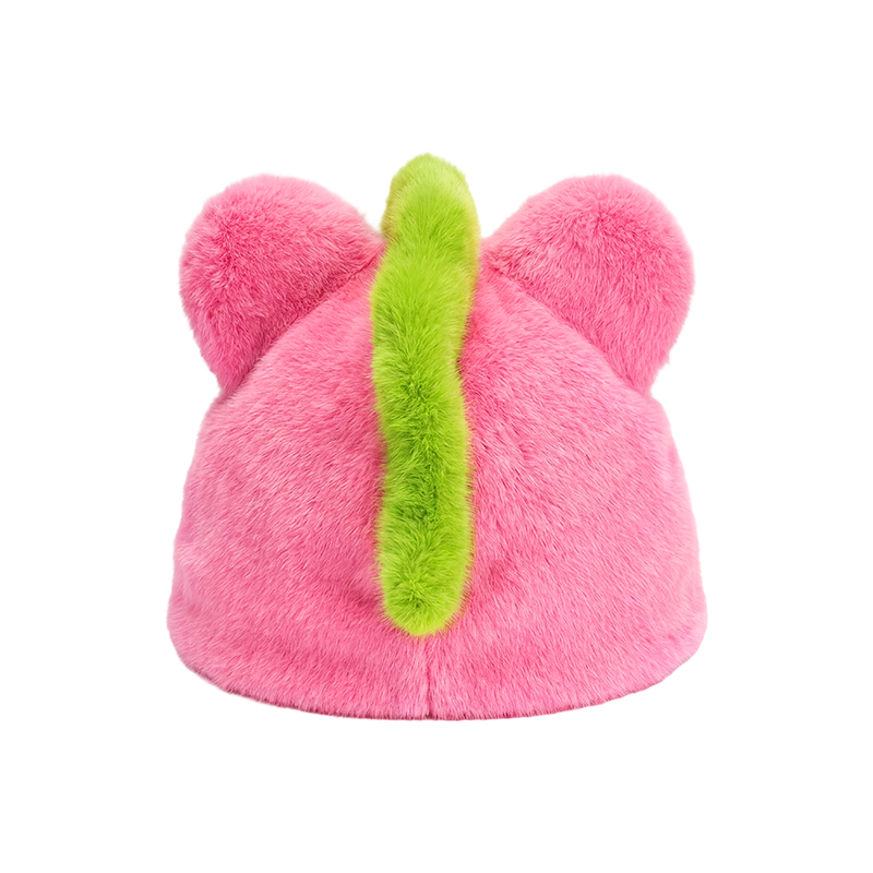 Unicorn merah jambu dengan topi hijau-mane